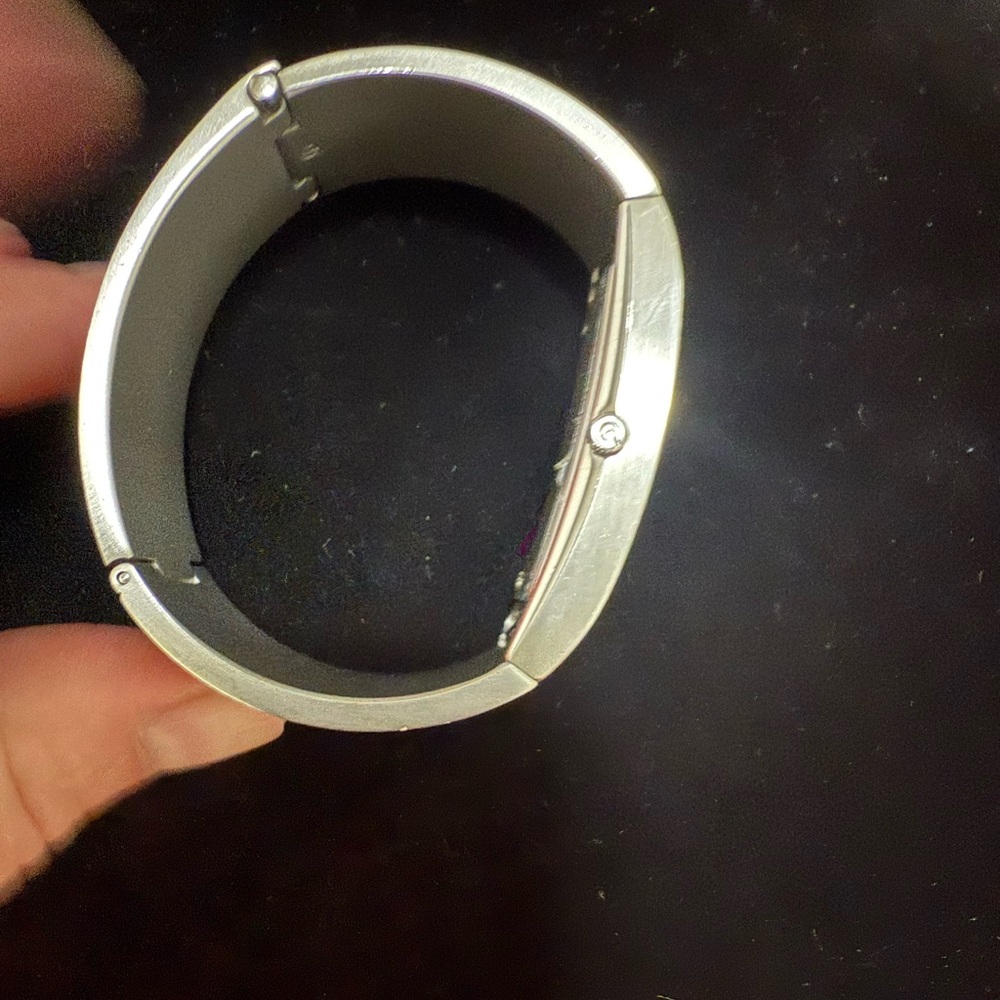 Gucci Silver Tone Bracelet Watch with Black Dial - Picture 3 of 10